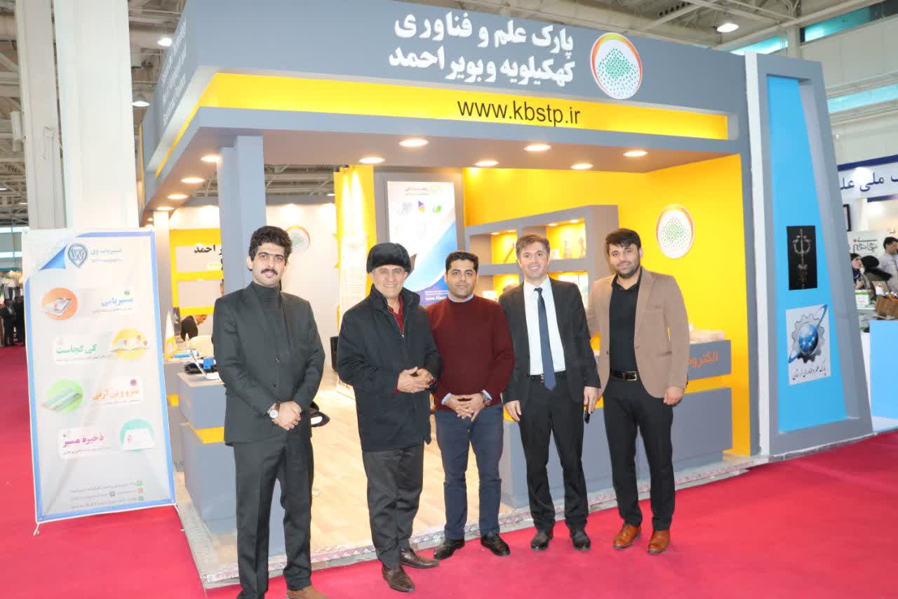 برپایی غرفه پارک علم و فناوری استان در نمایشگاه هفته پژوهش تهران